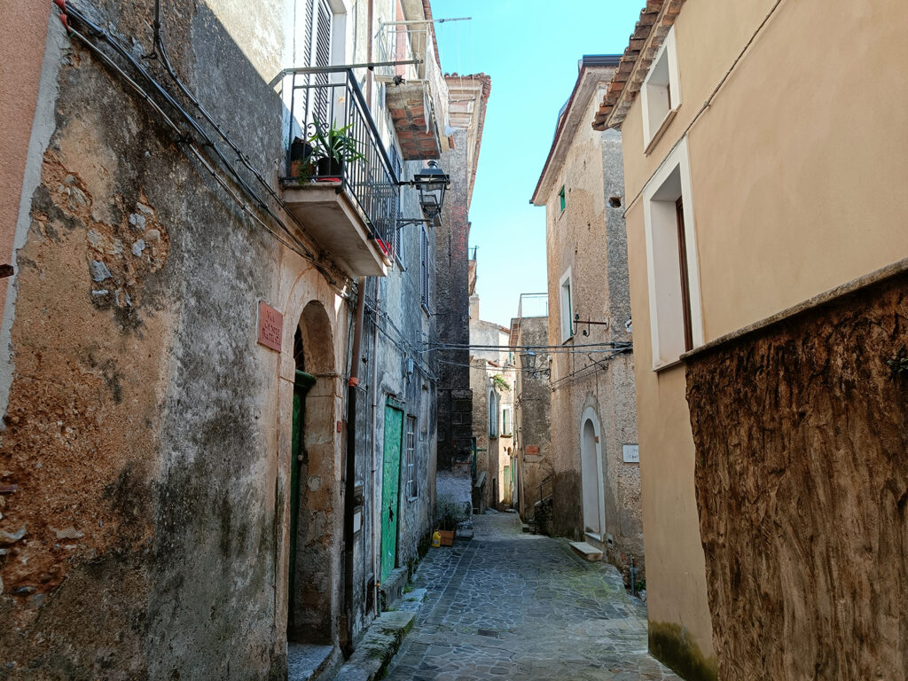 Vicolo del centro storico di Camerota
